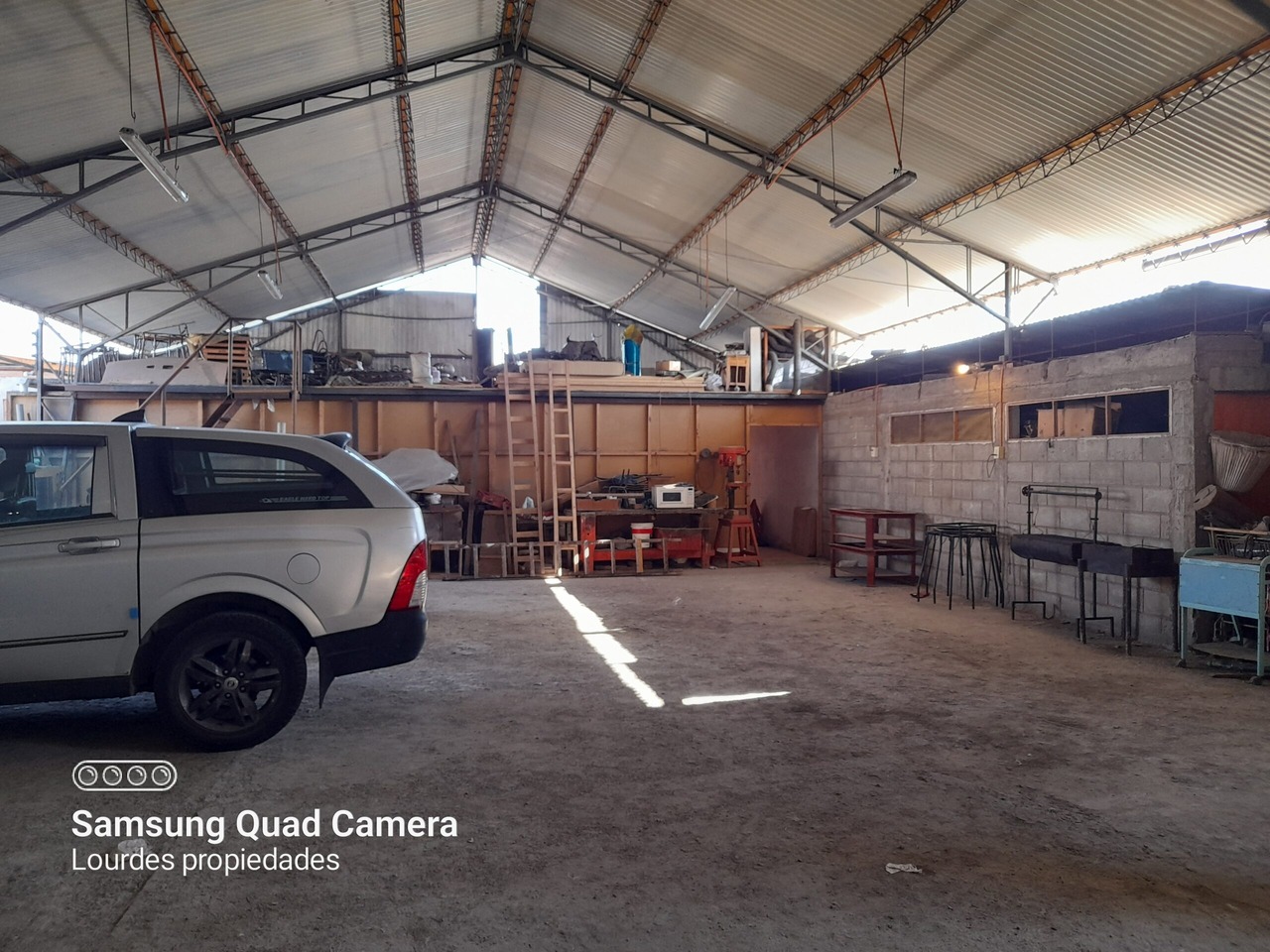 Oportunidad única: Casa, Galpón y Sala de Venta en Arica