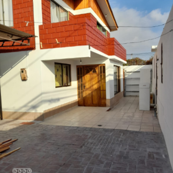 Casa en «VENTA» buen sector, en avenida