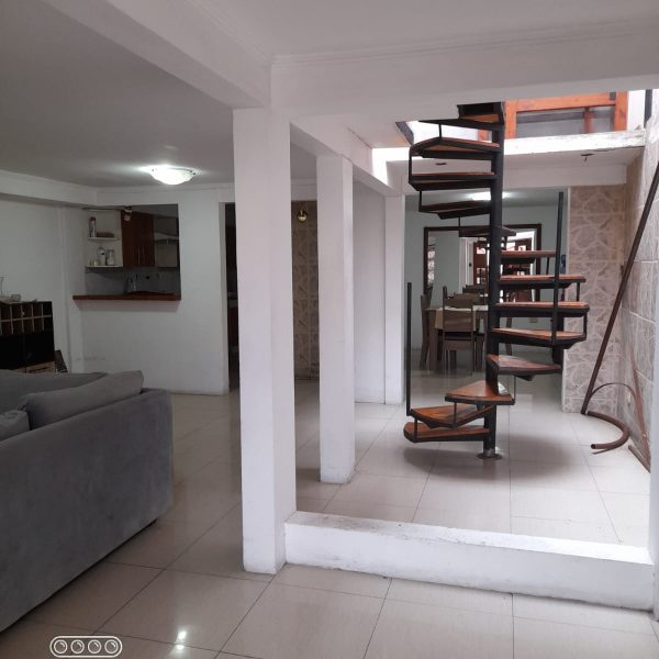 En VENTA casa 3 pisos, Villa Jhon Wall, Arica